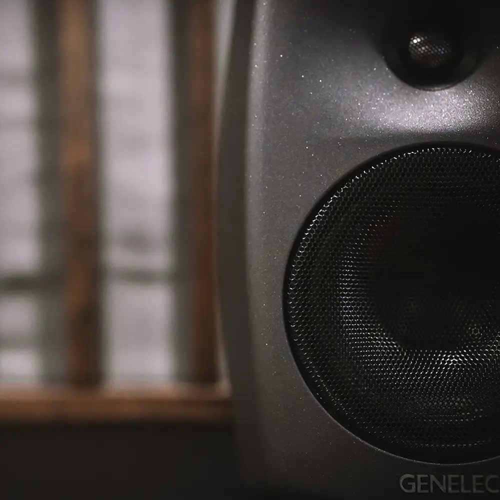 Genelec 8030C studio monitor - 8030CW white 7