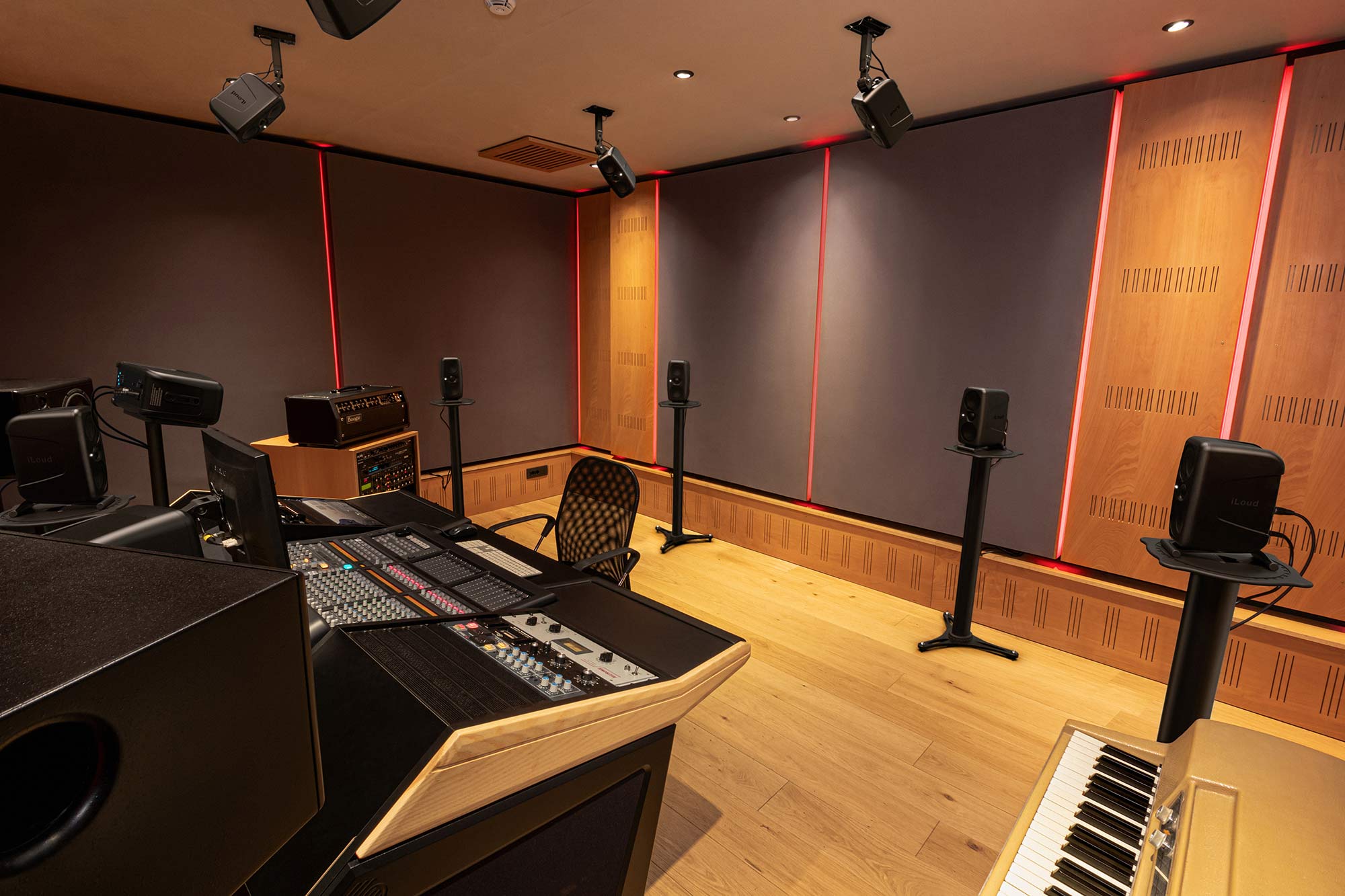 IK Multimedia iLoud MTM MKII Immersive Bundle mit Deckenhalterungen 3